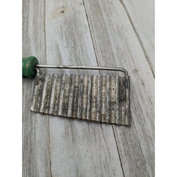 Vintage Crinkle Wavy Cutter Vegetable Potato Stainless Steel Slicer Green - Picture 5 of 6